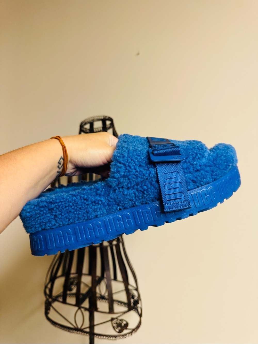 UGG | Fluffita Sheepskin Slide Sandal Slipper | 9
